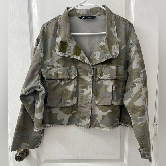 Zara Cropped Green Raw Hem Velcro Pocket Camo Print Army Utility Jacket (Sz M) - Picture 6 of 15